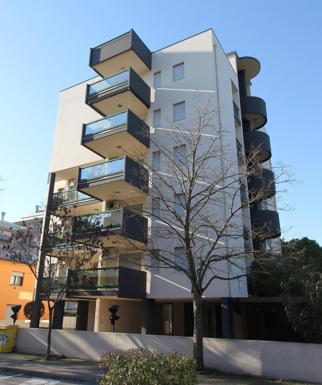 Laura Apartment Bibione Bagian luar foto